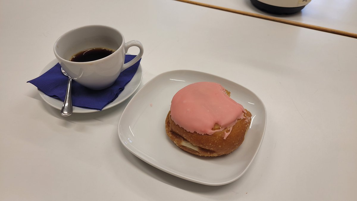 KGadd3's tweet photo. Sain jutella todella tärkeästä hankkeesta tänään ja antaa muutaman näkökulmankin.
Ja mikä vastaanotto @abohumanrights !!
Tummapaahtoa ja piispis, jota ei millään oudolla nimellä edes yritetty kutsua 👇
#ROVU
The role of vulnerability in human rights law https://t.co/WuK0Ea2YJB https://t.co/nRgT1hxXgy