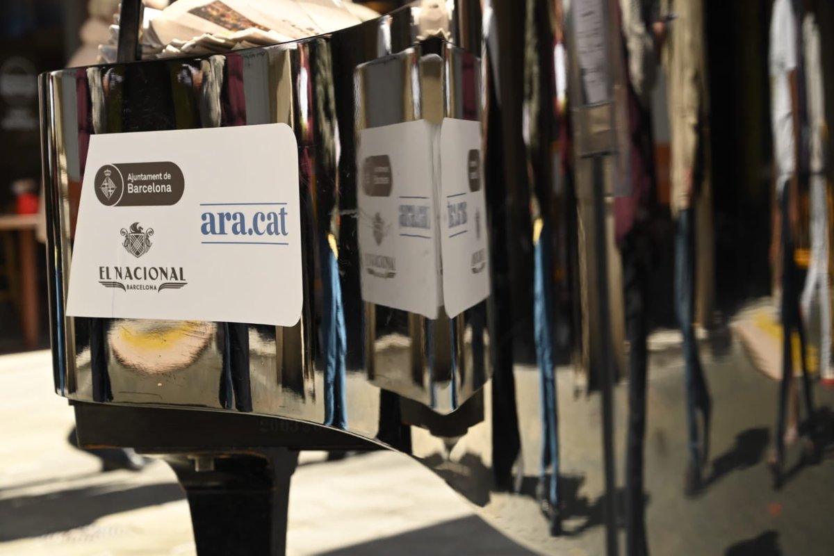 mariacanals_bcn's tweet photo. 👉🏼Avui som al Passatge Maria Canals, davant del @elnacionalbcn, en motiu de la publicació del nostre suplement al @diariARA !

😍Visiteu-nos al nostre compte d’Instagram per participar en un gran sorteig.

#Johitoco #OFFConcurs #MariaCanals https://t.co/MYS77BfUZo