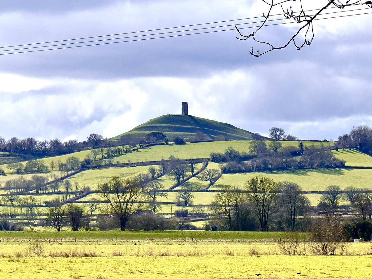 DuncanGiddens's tweet photo. Buenos días mundo 🇪🇸😊😍
Good morning world🇬🇧☺️🥰
Muy buen día mi bonita Yoly ♥️🤗💋💋💞@luciarecalde02
#Vida #VidaYsalud #Glastonbury #GlastonburyTor #Nubesgrises https://t.co/PdSBbPTQj4