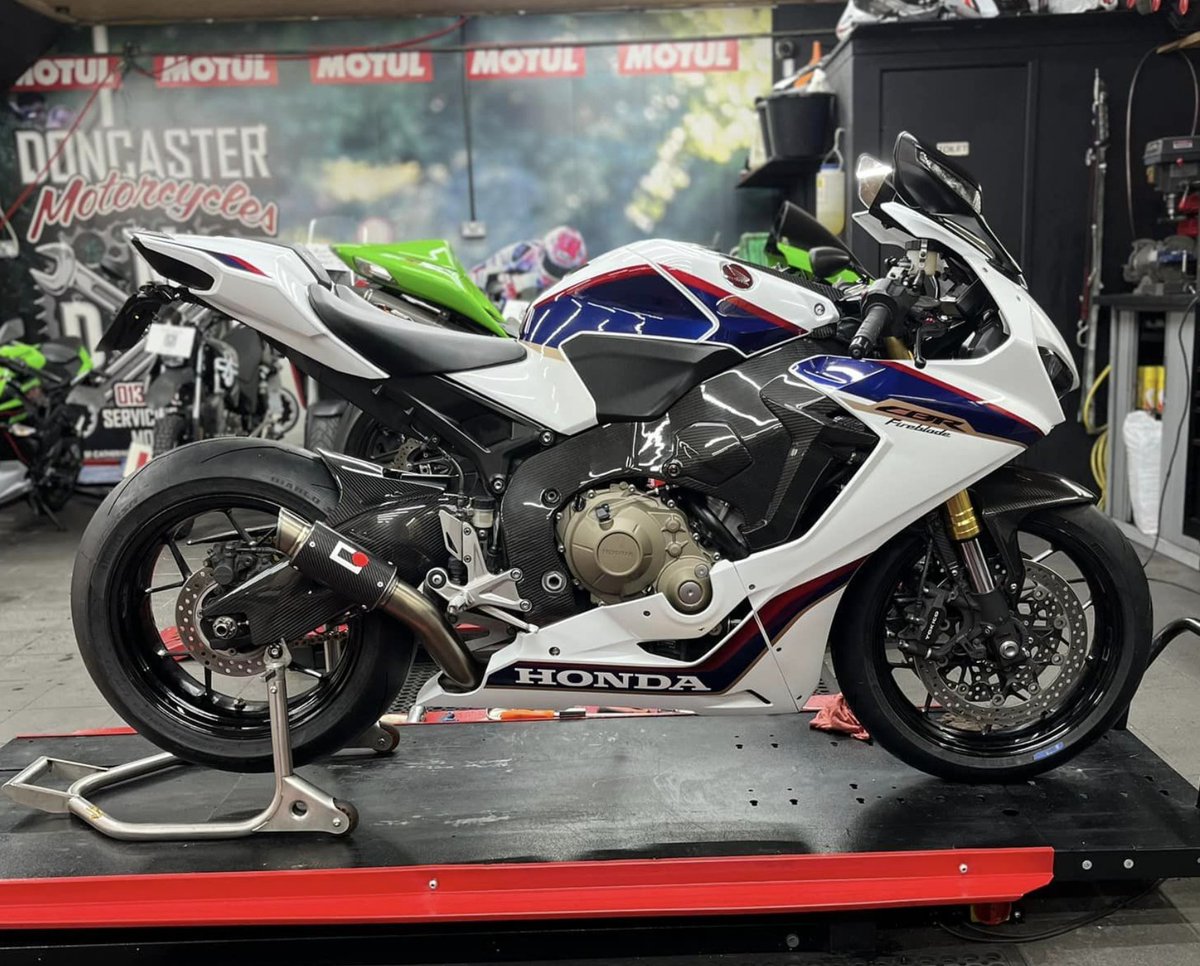 DMC_Motorcycles's tweet photo. Full Service + some carbon bling and new sticky boots for Young Nip Mcquicks Blade.
#doncastermotorcycles #hondafireblade #cbr #doncasterisgreat #rotherhamiswonderful #sheffieldissuper #motorcycle #motorcycles #moto #motorcyclemechanic #motorcycleworkshop https://t.co/Hfkqgj4teN