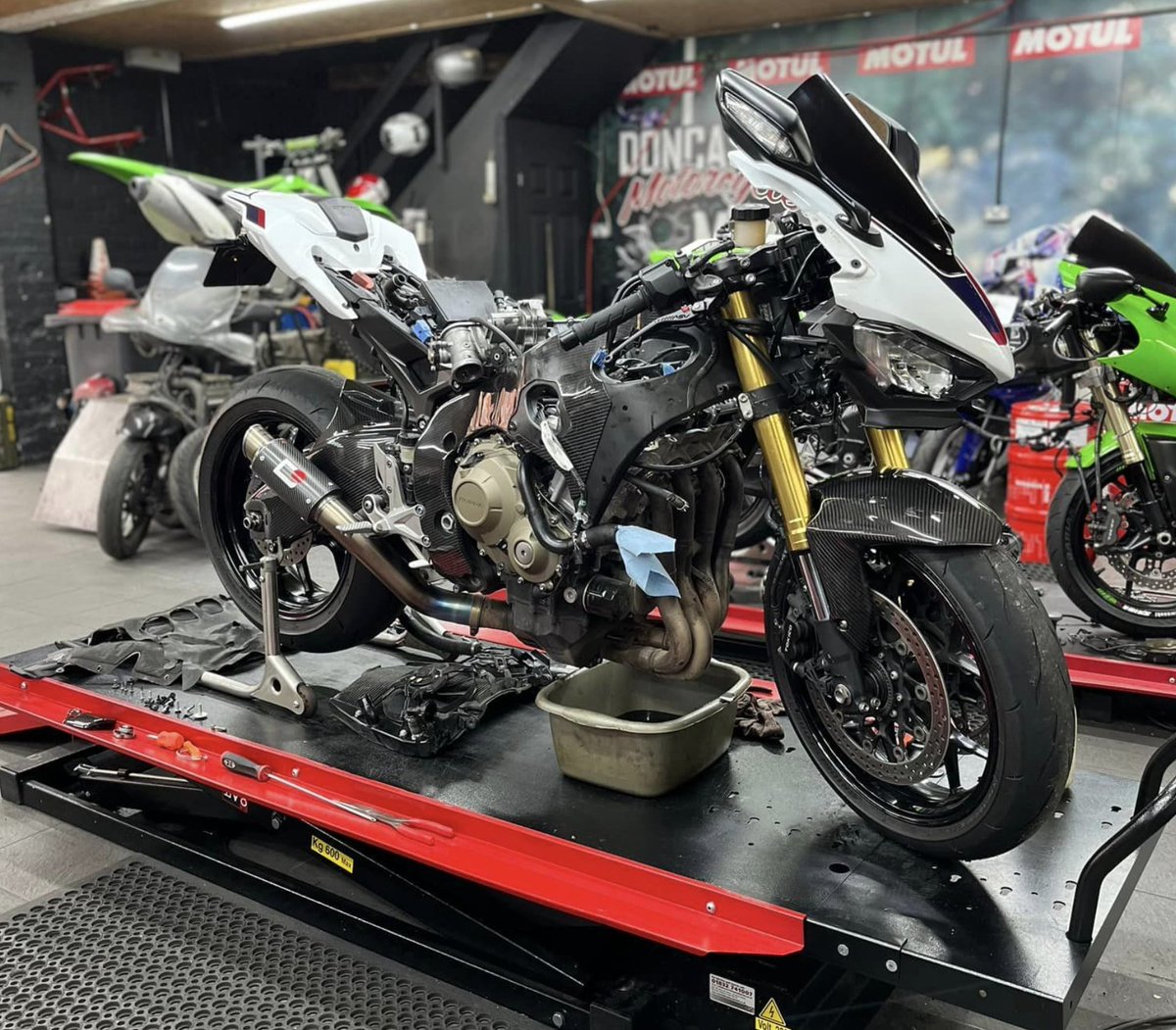 DMC_Motorcycles's tweet photo. Full Service + some carbon bling and new sticky boots for Young Nip Mcquicks Blade.
#doncastermotorcycles #hondafireblade #cbr #doncasterisgreat #rotherhamiswonderful #sheffieldissuper #motorcycle #motorcycles #moto #motorcyclemechanic #motorcycleworkshop https://t.co/Hfkqgj4teN