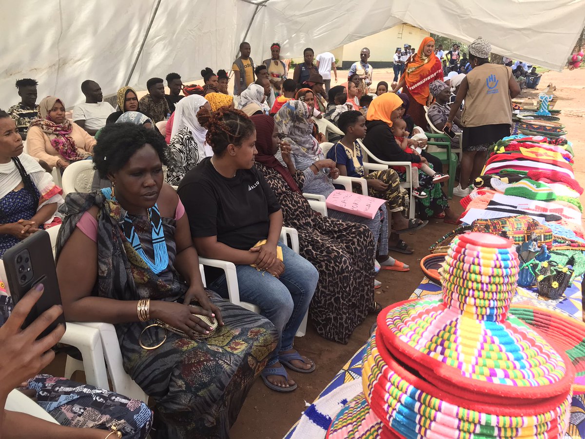 BugeseraDistr's tweet image. None mu nkambi yakira impunzi - ETM Gashora hizihijwe Umunsi Mpuzamahanga w’Abagore #IWD23.
Abagera kuri 686, barimo abagore 286 bifatanije n'abahagarariye izindi mpunzi ziri mu Karere, hamwe n'abaturage b'Umurenge wa Gashora.
Umuyobozi w’Akarere @MutabaziRich yifatanyije nabo.