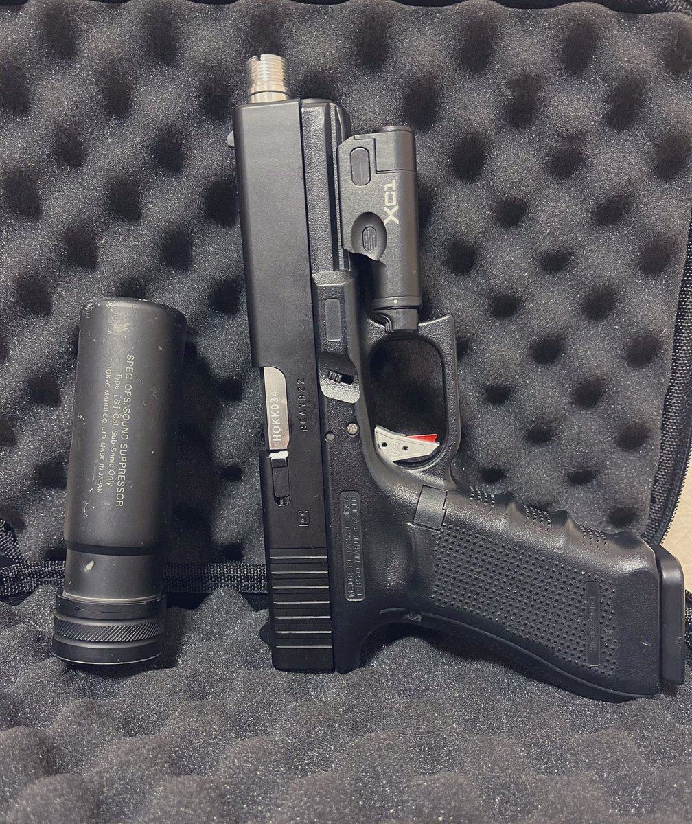 #名刺代わりのカスタムガン

便乗！！

メインウェポンにもサイドウェポンにもなる僕の最強の相棒だよぉ〜！！！(*´ω｀*)

GEN.5が出ようが出まいが変える気はないからな！！！(*´꒳`*)💕💕