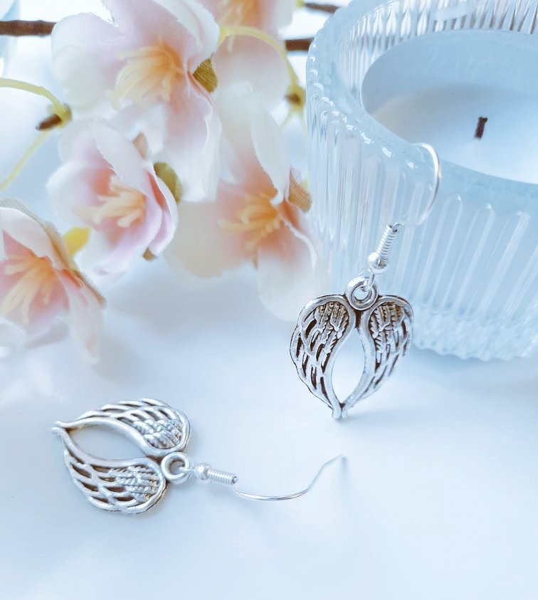 DebsDesignsUK's tweet image. Good morning #elevenseshour
I have some gorgeous double angel wing earrings to share with you today. A great little gift that can be posted direct.
Only £3.95 plus postage
#angelwings #postalgift #handmadejewellery
etsy.com/listing/143469…