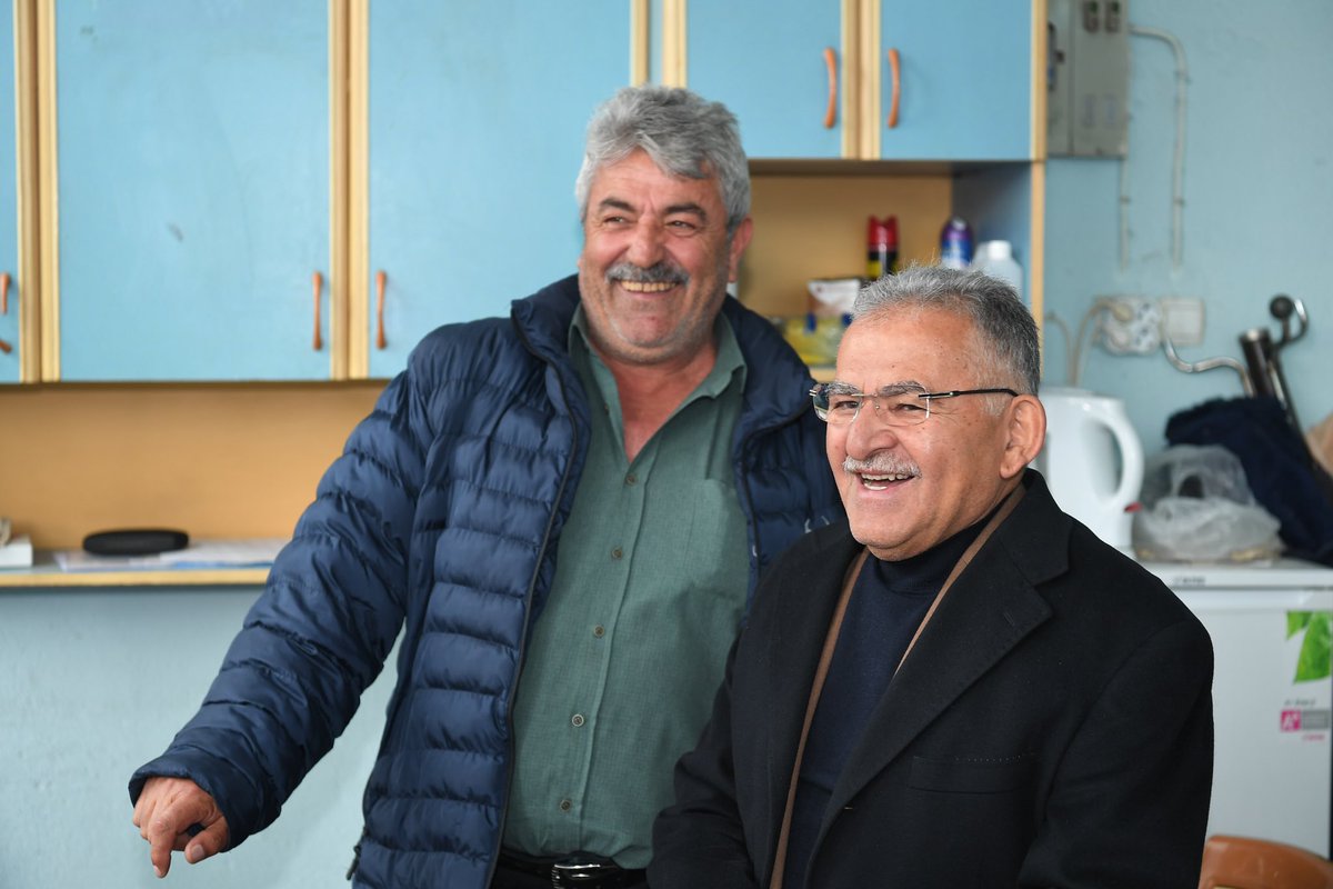 baskanmemduhbyk's tweet photo. Şirin ilçemizin güzel insanlarına hizmet etmeye başlayan Halkbank Tomarza Şubesi ve Tomarza’mızın kadirşinas esnaflarını ziyaret ederek, hayırlı işler temennisinde bulunduk. https://t.co/iaFXcfxf66