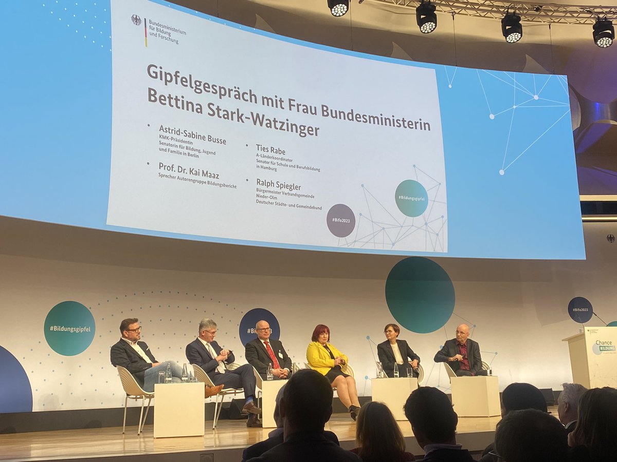 Auf der Bühne fehlen dringend die Stimmen der Kinder und der Lehrkräfte. #bildungsgipfel #bifo23