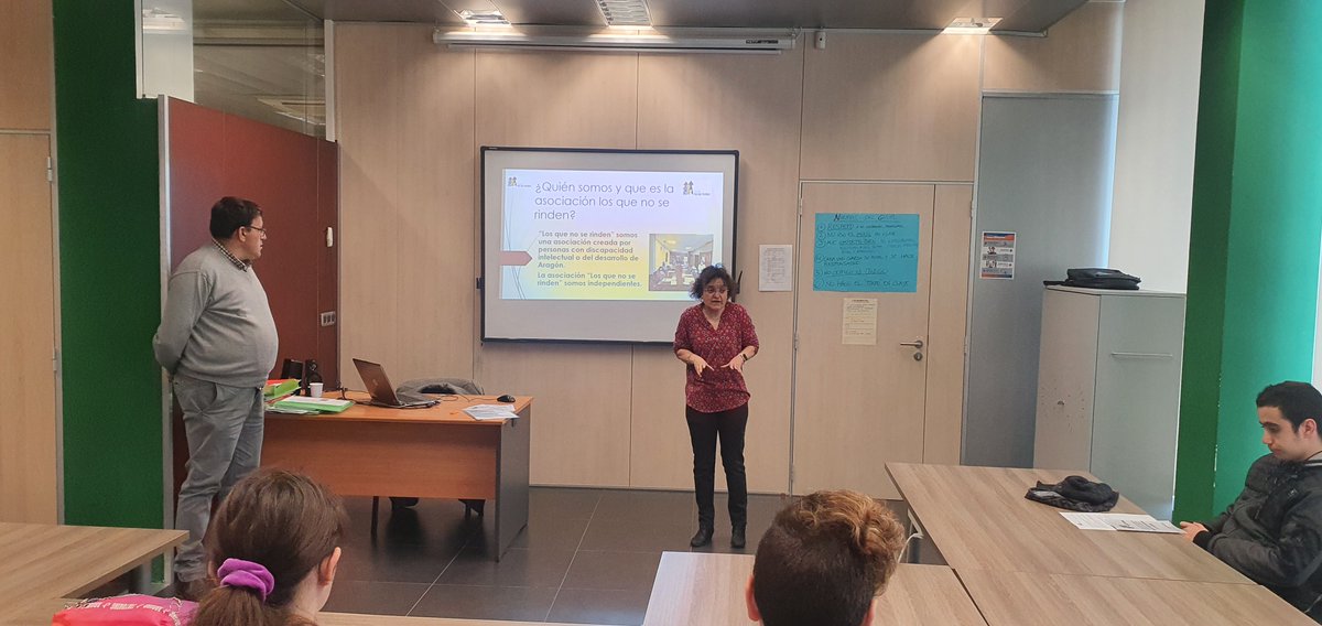 lqnsr's tweet photo. La asociación los que no rinden dimos una charla ha los alumnos del curso “Auxiliar de servicios para eventos”. Es un curso financiado por la Fundación Once y el Fondo Social Europeo por la empleabilidad de las personas con discapacidad intelectual. https://t.co/RzL6OLSxnt