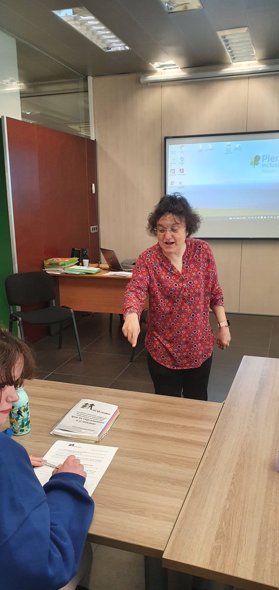 lqnsr's tweet photo. La asociación los que no rinden dimos una charla ha los alumnos del curso “Auxiliar de servicios para eventos”. Es un curso financiado por la Fundación Once y el Fondo Social Europeo por la empleabilidad de las personas con discapacidad intelectual. https://t.co/RzL6OLSxnt
