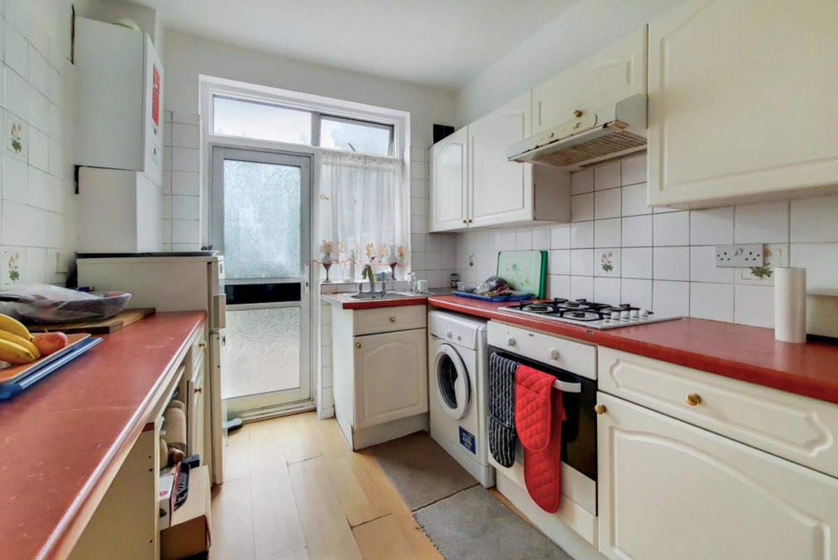 3 bedroom accessible terraced house for
https://thehouseshop.com/property-for-s…
#HouseForSale #terracedHouse #Wembley