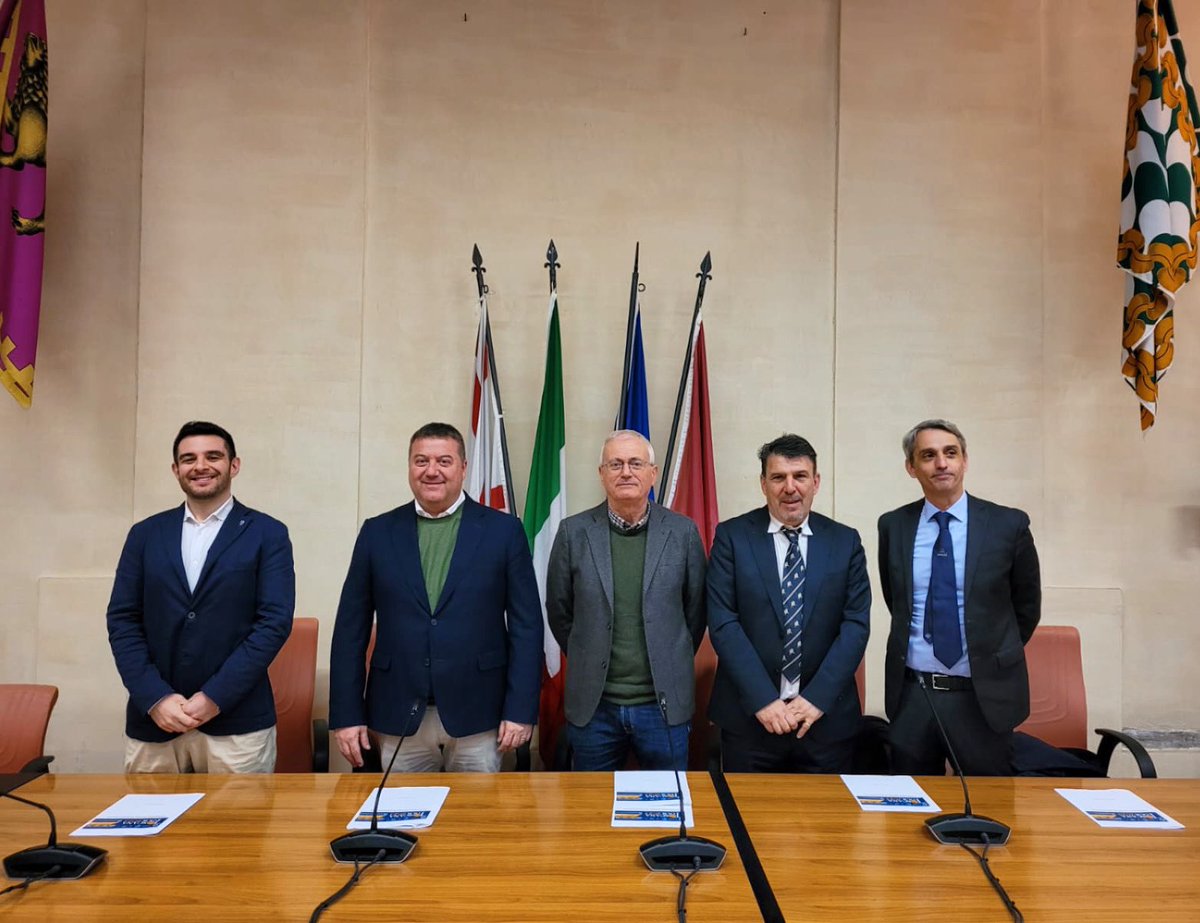 fieracavalli's tweet photo. Presentata ufficialmente ad Arezzo la 17^ edizione del Toscana Tour, in programma dal 21 marzo al 16 aprile all'@AREZZO_E_C. E sarà proprio durante il Toscana Tour che andrà in scena il primo appuntamento di Italian Champions Tour 2023. https://t.co/2Whgj6I93o
