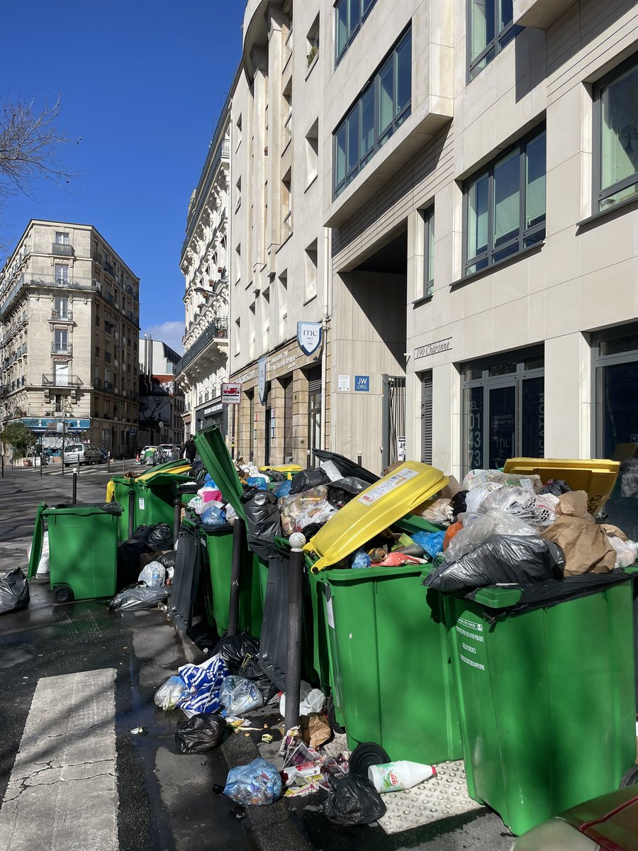 J’espère que ce sera dans la prochaine saison d’Emily in Paris 

#EboueursEnGreve