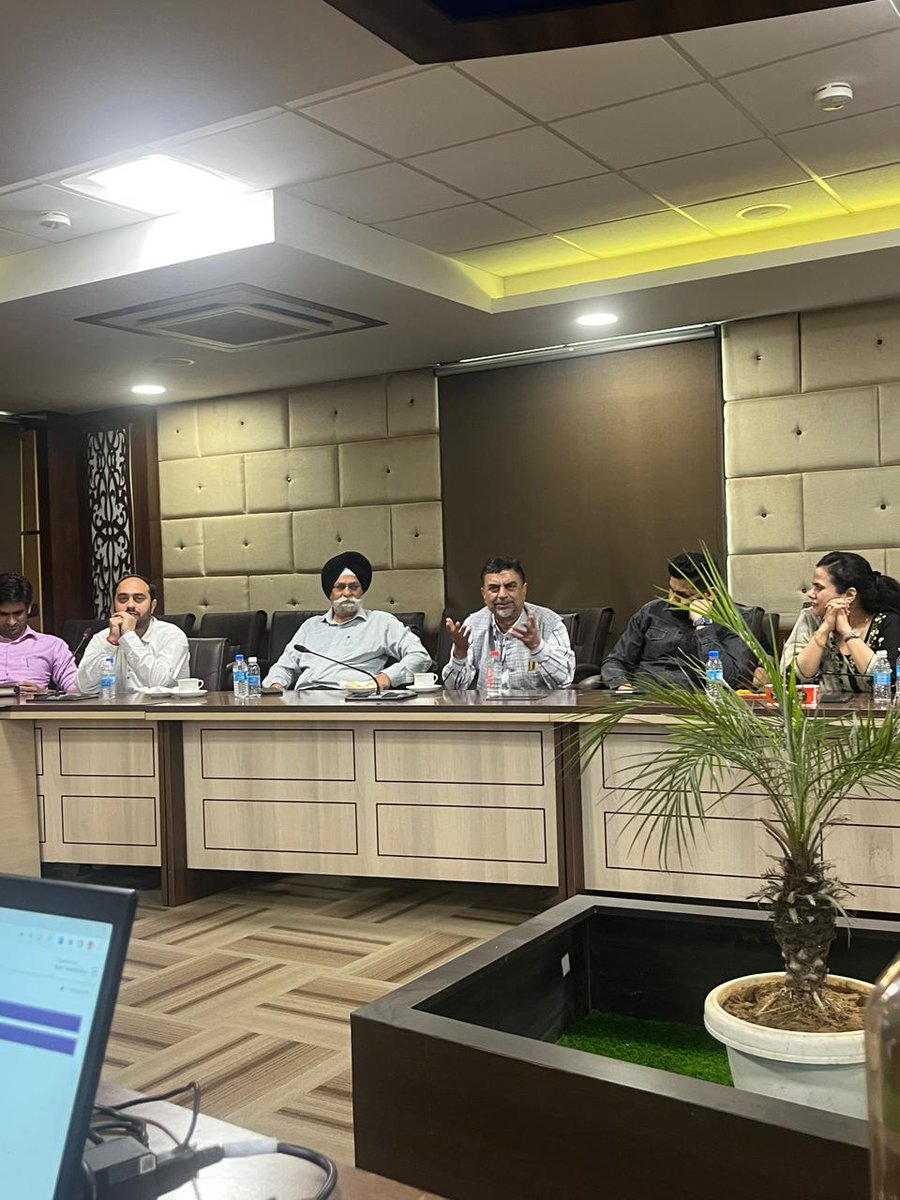 JKSinglewindow's tweet photo. Ease of doing business ( EODB) awareness workshop conducted at Jammu under the chairman Director General Industry and commerce. Various stakeholders and investors participated in this one day workshop. #easeofdoingbussiness
#singlewindowjk https://t.co/0s2yqHcWcb