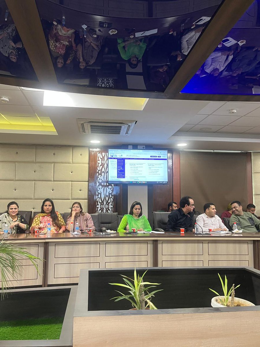 JKSinglewindow's tweet photo. Ease of doing business ( EODB) awareness workshop conducted at Jammu under the chairman Director General Industry and commerce. Various stakeholders and investors participated in this one day workshop. #easeofdoingbussiness
#singlewindowjk https://t.co/0s2yqHcWcb