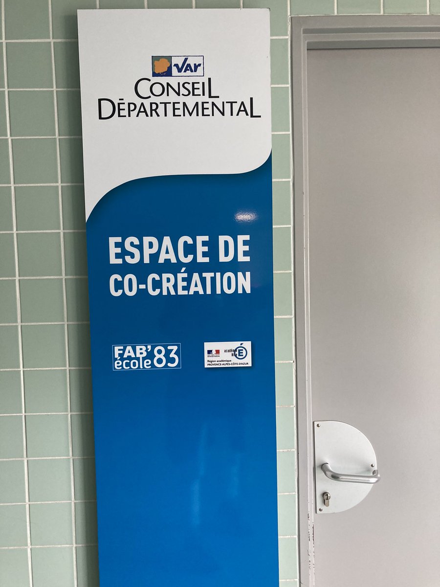 valpin83's tweet photo. @collegegenevoix Toulon
Aujourd’hui, dans le cadre de la FOQUALE de Toulon une pépite nous attendait… @EcoleFab 
Merci à @davragot  pour la visite du Lab Ecole et à M. Anicito pour cette belle initiative. 
Favoriser l’innovation, la création et la collaboration à l’école.
#mlds https://t.co/IN2LuUqd1T