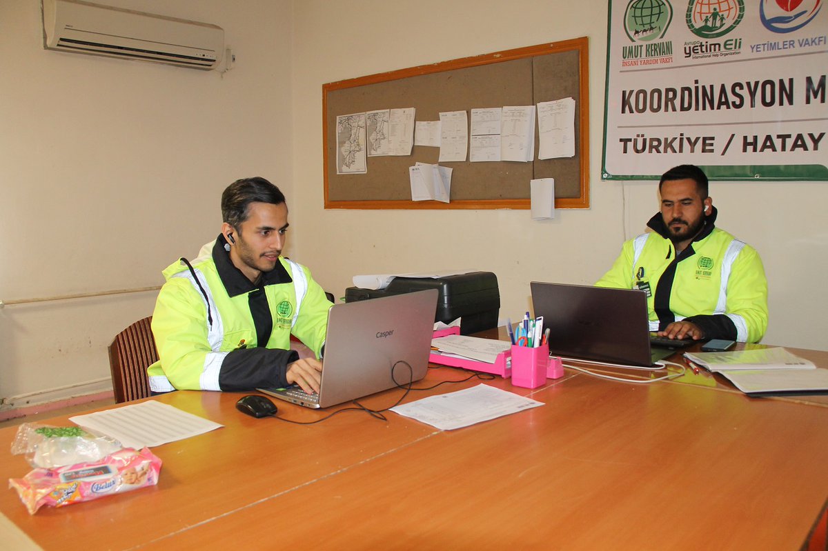 Hatay’da koordinasyon merkezimiz ile iletişime geçen depremzede vatandaşlarımızın ihtiyaçlarını karşılamaya devam ediyoruz.