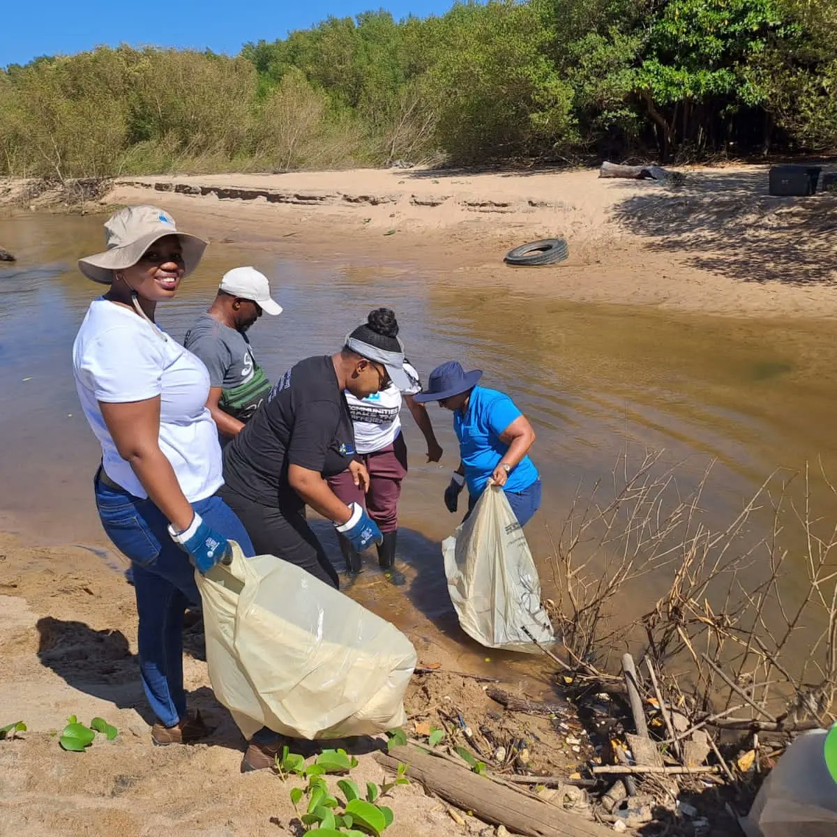 UMngeniUThukela's tweet photo. Umgeni Water in conjunction with @MsinsiResorts, @eThekwiniM and @AdoptariverS commemorated the Day of Action for Rivers at the the Umgeni Estuary.

#protectwatersource
#InternationalDayofActionforRivers
#AccelarateChange
#watermonth2023 https://t.co/6X4UOptK1E