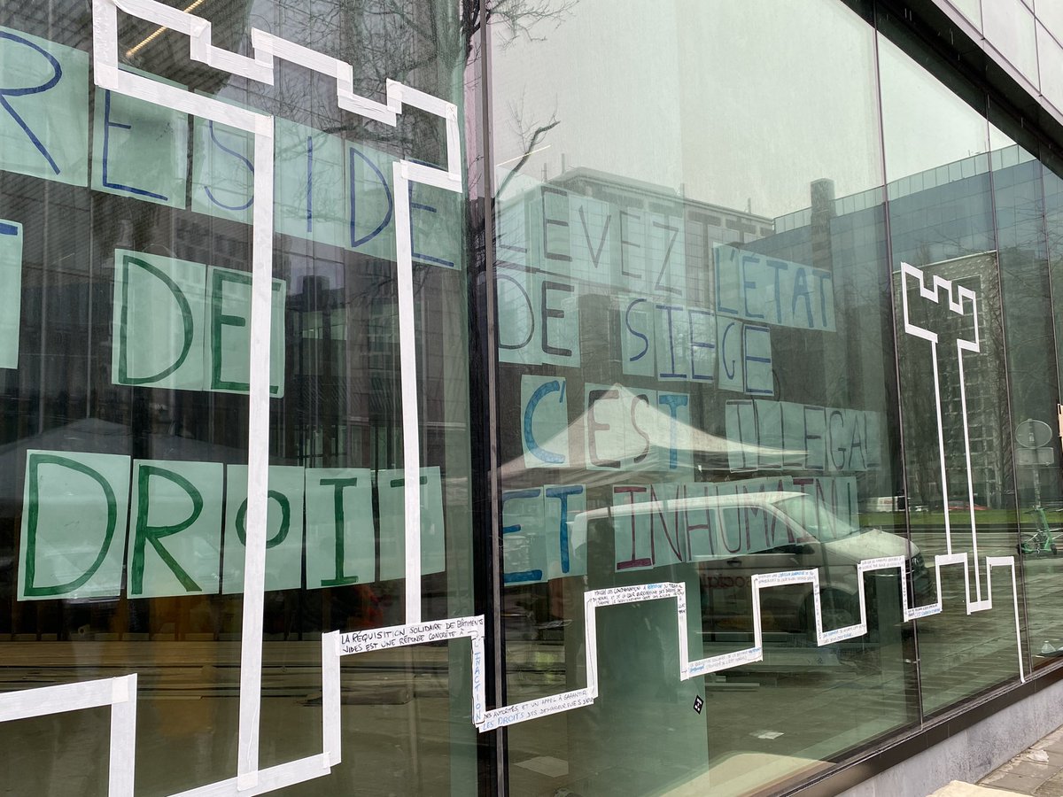 joscarwilde's tweet image. Vlakbij de deur van het werk… Een misselijkmakende middagpauze… Hoe lang nog? Quousque tandem, België? Doe er iets aan, gvd! #shameonus #nobodyisillegal #asielcrisis