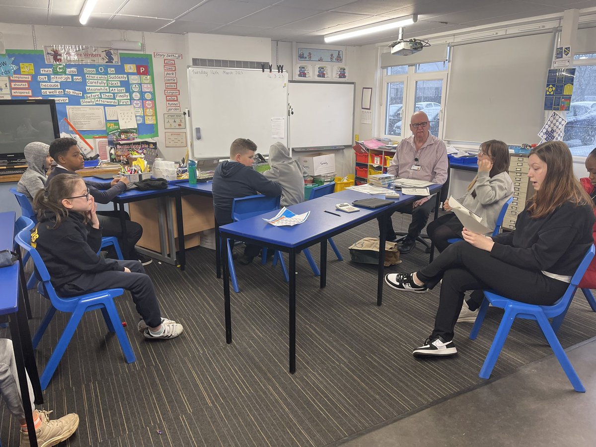 langfaulds's tweet photo. @LangfauldsPS @drumchapelhigh A lovely visit for P7/6 from Mr Hassett and the library Captains for our class today. An introduction to some new books and some wonderful reading with lots of expression! Great role models for our pupils. https://t.co/9CPCr0uM6j