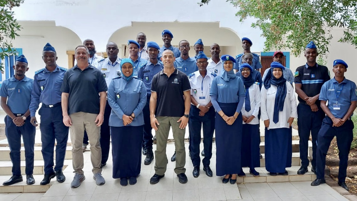 INTERPOL_HQ's tweet photo. 💵 Fisheries crime generates huge profits for transnational organized crime groups.
Our #RedSea_Programme 🇪🇺 has held mentoring sessions for officers from Djibouti 🇩🇯 and Ethiopia 🇪🇹, focusing on the entire supply chain to detect criminal activity & disrupt illegal fishing. https://t.co/yn3Pq1FvW3