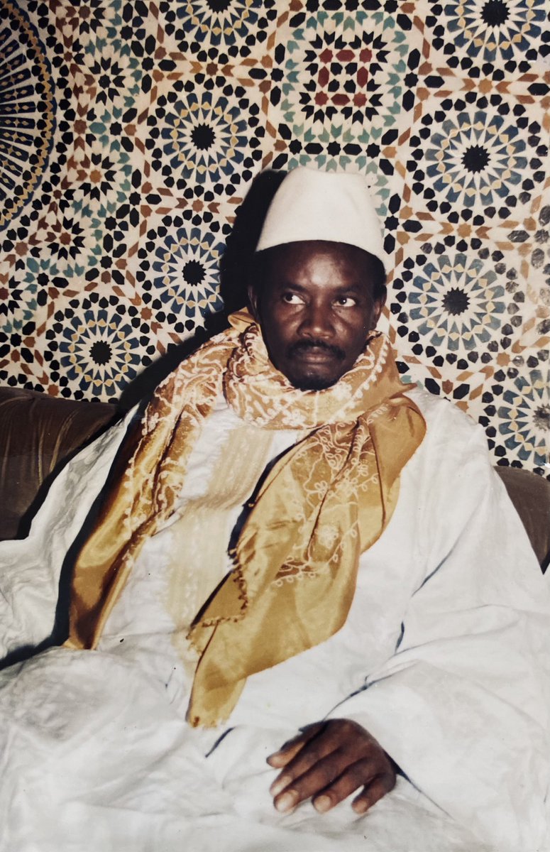 Mujadid98's tweet photo. Serigne Sam
Sa jikko ji tektale na sa Mbaax
Sa Jeflante feeñal sa Mbaax
Sa Jem ji moy Jemmi Mbaax
Mbaax ga hu doon Dégg ci Mustafa
Te mu Roggat ci Gaayam ya Ahlu Safa
Moom ga nu naandal ba nuy ahlu Wafa
Suma Salatu ala Nabiyul Mustafa
Wa alihi wa Rawjati Kiramin Nujaba. https://t.co/20Ynv8JI1M
