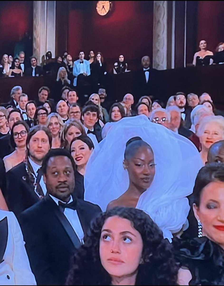 At least this year when they tagged #OscarsSoWhite it was just the people sitting behind this selfish woman's Dress