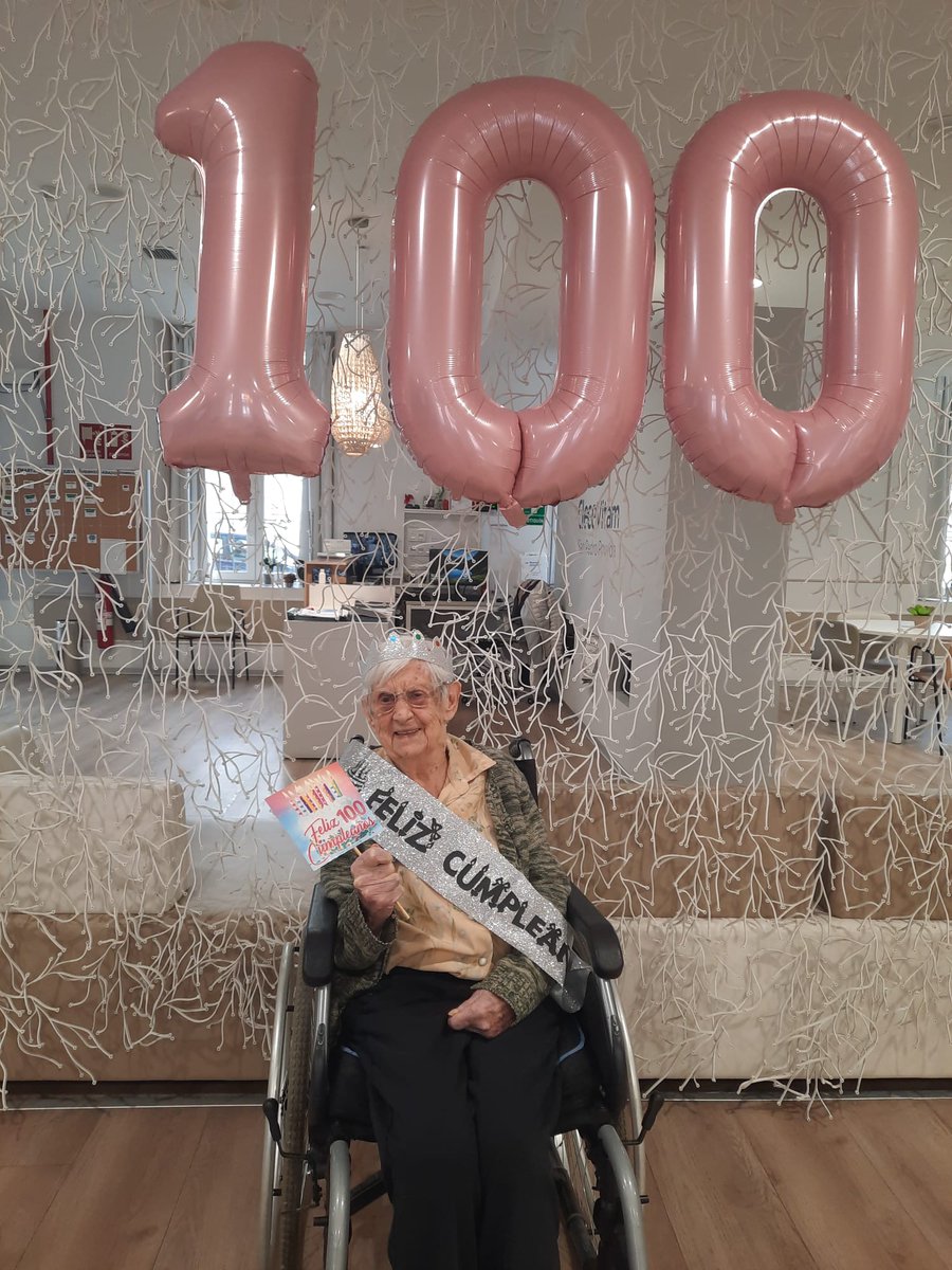 rsanpedropoveda's tweet photo. 🥳¡Hoy cumple 1⃣0⃣0⃣ años nuestra residente Pepita Bengoechea!

🎂Es la primera persona que celebra su centenario desde que nuestro centro abrió sus puertas y estamos contentísimos con esta celebración que remataremos esta tarde con música y ricos pasteles.

#ResidenciasClece https://t.co/PbaeVAMyXp