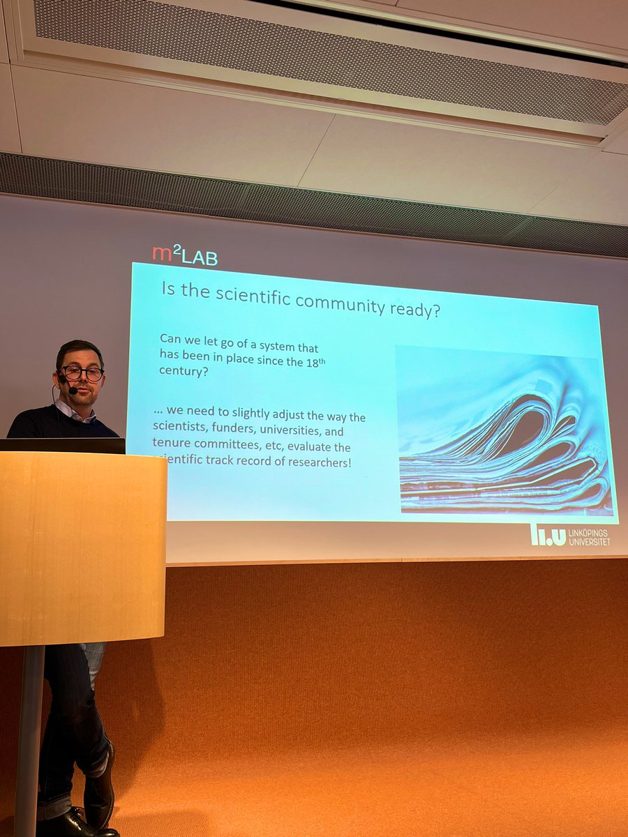 Lunch seminar @StockholmUniLib on developments in  #scholarlypublishing Are we ready to change the system towards #openscience and #openpeerreview? Asks @DanielAili from @liu_universitet on the topic of platforms for publishing as an alternative to traditional journals.