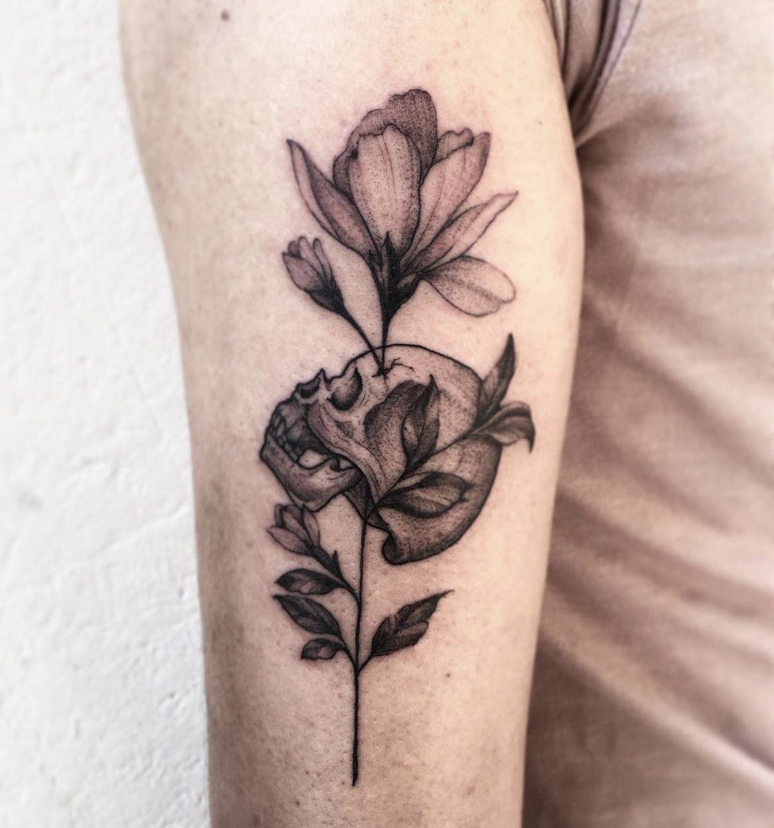LoyaltyBcn's tweet photo. LOYALTY TATTOO BCN
Tattoo done by Claw
C/ Vallfogona 10
Bcn
932130816
Loyaltytattoobcn@gmail.com
#flor #flower #skull #calavera #skulltattoo #clawtattoos #freehand #blackwork #ornamental #tradicional #traditional #floral #fineline #loyalty #loyaltytattoo #loyaltytattoobcn https://t.co/sza4vN7FOM
