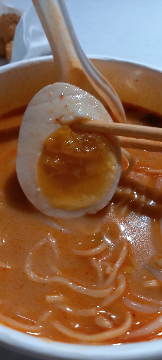 4U7W9GCL3XSfLBU's tweet photo. 今天吃了好吃拉麵,好像叫地獄拉麵老闆推薦的✧٩(ˊωˋ*)و✧價格139w偶覺得這個蠻好吃嗷,而且雖然是小辣但也有麻麻辣感覺,湯底也很濃郁~
#xinvan
#兔時諾膨 https://t.co/0u2lh4QkZB
