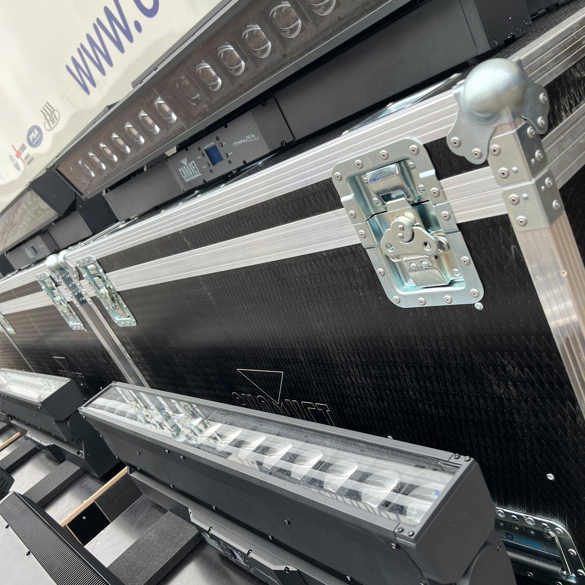 EnlightenedLx's tweet photo. Raising the Bar!
New hire stock of @ChauvetPro COLORado PXL Bar 16 IP65 - Motorised, pixel-mappable and weatherproof, ready and waiting to hire.
https://t.co/fqS4zm0A1v
#enlx #eventprofs #eventproduction #theatretech #prolx #chauvetpro #liveevents #livemusic #festivals https://t.co/7wYyB8Jl5v