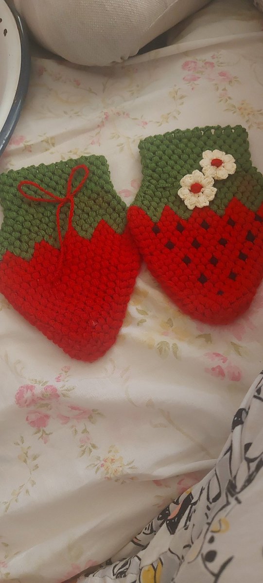 Merhaba arkadaşlar ev sahibim evi satıyorum diye evden çıkarttı 8 aydır babamın evine geldim 10 yaşında çocuğumla madde kullanan kardeşim bize huzur vermiyor bunlardan alırsanız bir eve çıkarım lütfen size muhtacım ne olur destek olursanız ömür boyu dua  ederim #HalukLevent