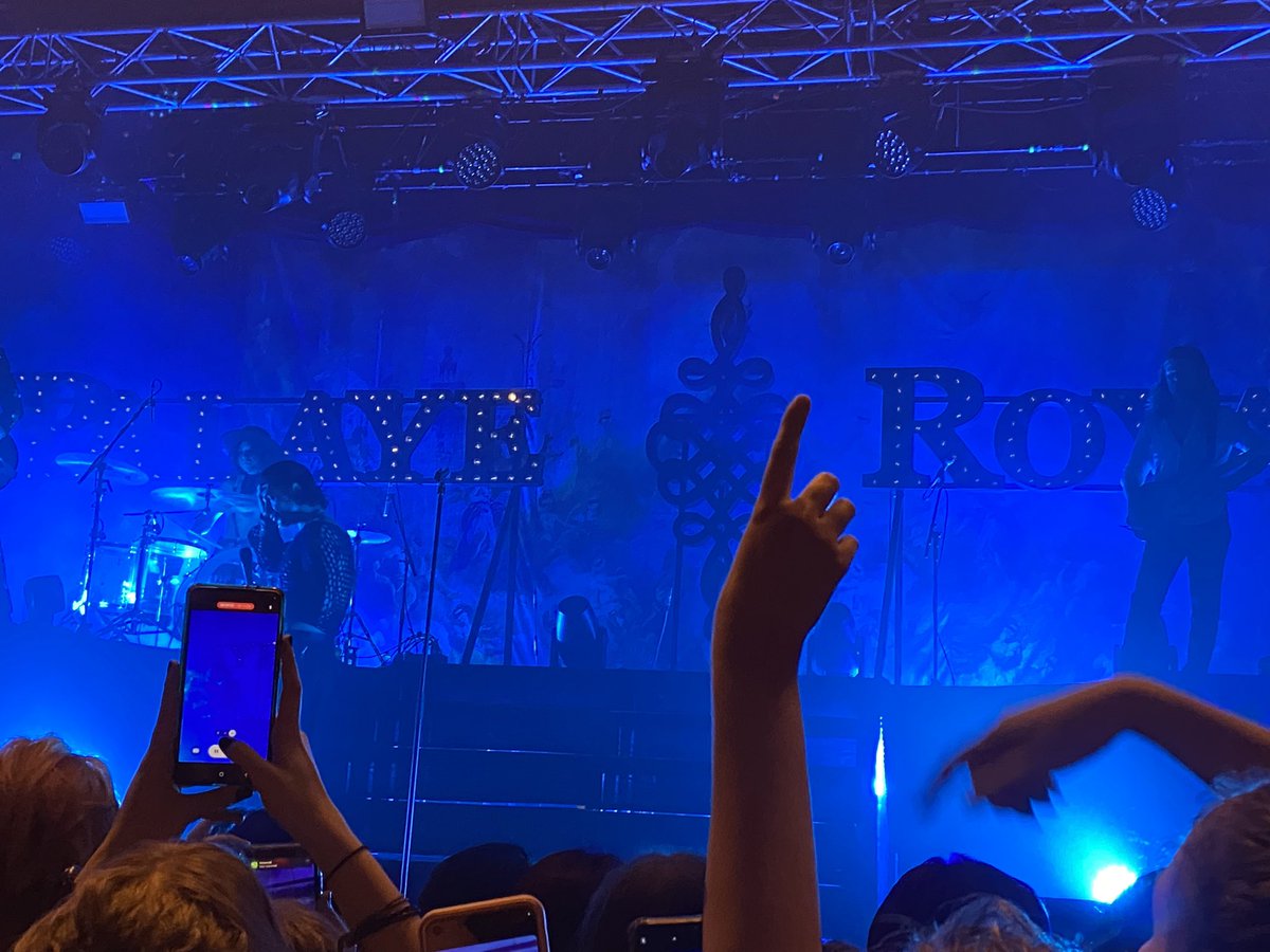 Davomanoo's tweet photo. So glad I got introduced to these beautiful people #FeverDreamTour https://t.co/4L9VBJnxEP