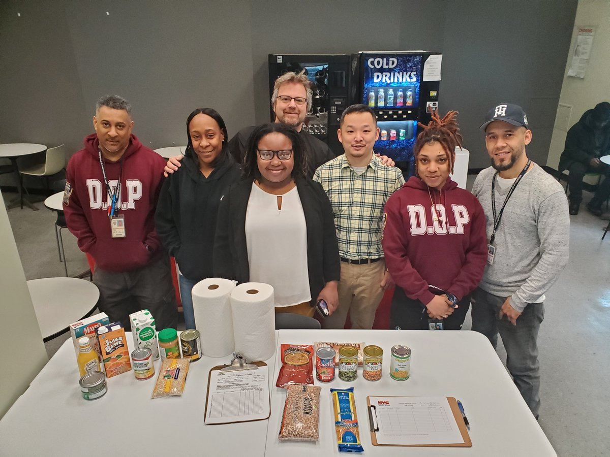 Proud to partner with <a href="/nycveterans/">NYC Department of Veterans' Services</a> in providing a veterans (and their families)-only day 
@NYCNeON South Bronx Nutrition Kitchen: Mondays 10am-1pm through 6/12. A Veterans Benefit Coordinator is also on-site. Thanking all NYC Veterans for their service!