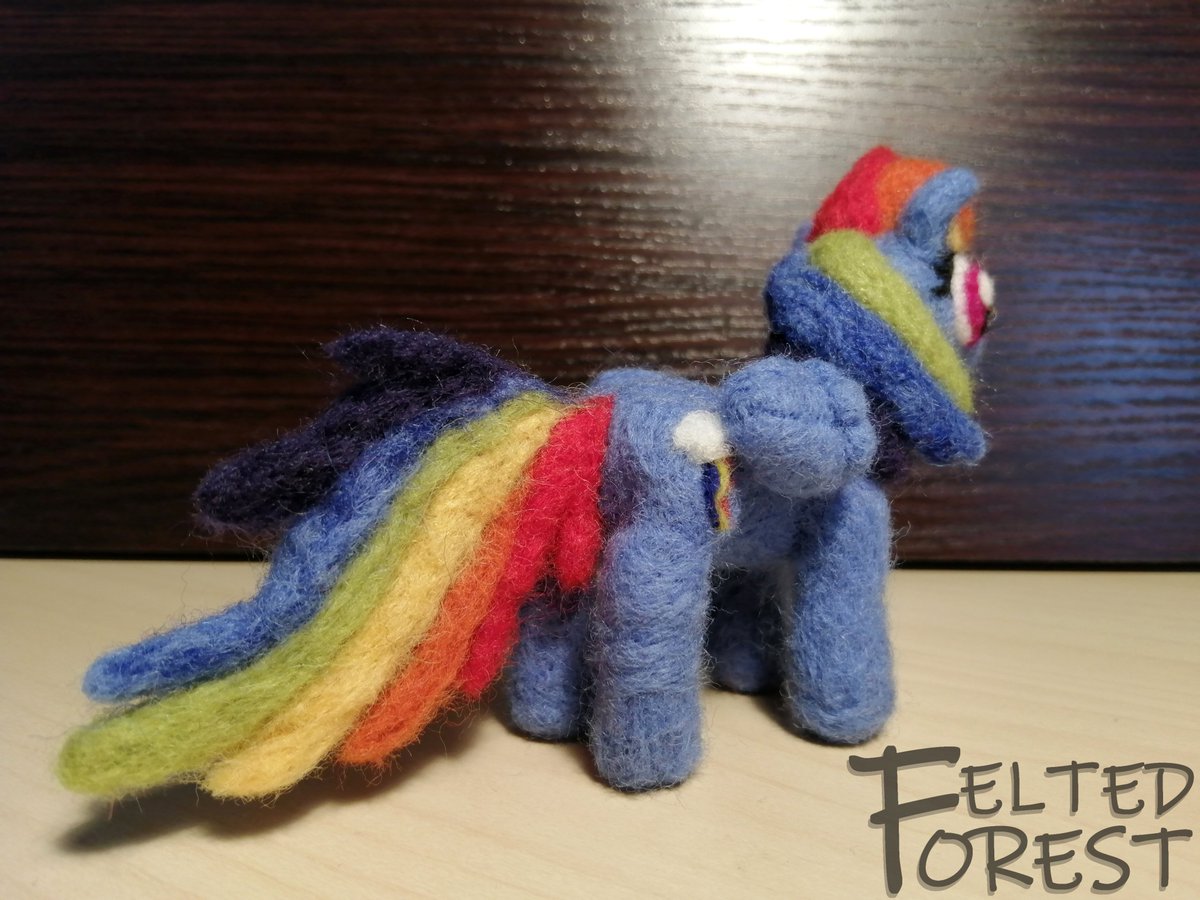 Felted_Forest's tweet photo. Rainbow Dash!🌈⚡
#feltedforest #felting #needlefelting #felted #wool #rainbowdash #mylittlepony #mlp #pony #horse #animal https://t.co/tP8HZ6L7xg