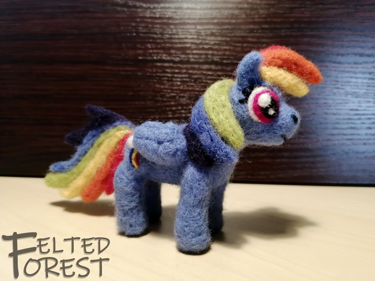 Felted_Forest's tweet photo. Rainbow Dash!🌈⚡
#feltedforest #felting #needlefelting #felted #wool #rainbowdash #mylittlepony #mlp #pony #horse #animal https://t.co/tP8HZ6L7xg