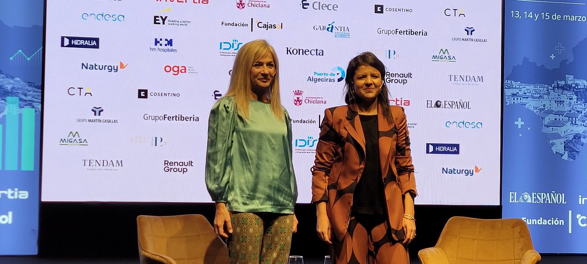 RicardoS2019's tweet image. Nuestra consejera de @EducaAnd @Patricia_Pozo_ inaugura la jornada de hoy del III Foro Económico del @elespanolcom en una charla con @Leon_Inma sobre la #Educación.

👉 La FP es el mejor plan de empleo para nuestros jóvenes y en la Junta realizamos una apuesta firme y clara.