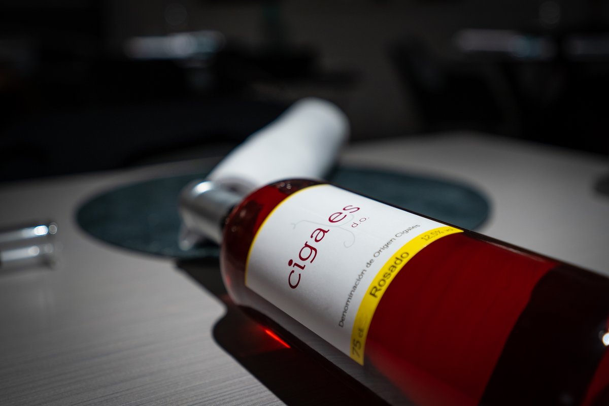 En la #DOCigales lo tenemos claro... ¡el rosado está de moda! Siempre es un buen día para disfrutar de una copa de nuestro buque insignia 🍷

#CelébraloConCigales