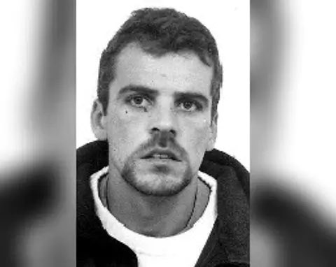 🇫🇷 ALERTE INFO - Un détenu condamné à une peine de 28 ans de prison pour un double-assassinat s'est évadé de la prison de #Mauzac. Il avait notamment été défendu lors de ses procès par l'actuel ministre de la Justice Éric Dupond-Moretti. (France Info) #Dordogne