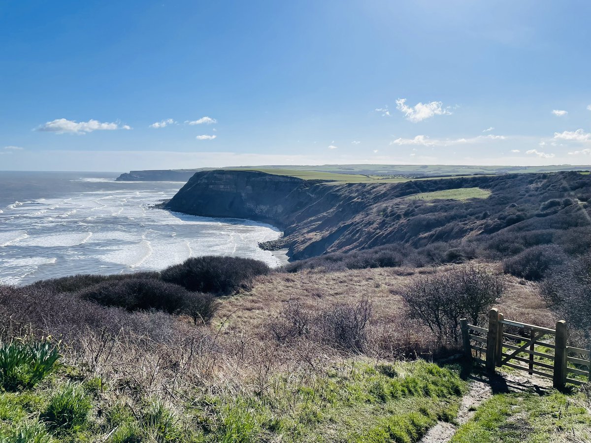 Little chill in the air this morning ❄️🥾🐾💛 #walking #outdoors #northyorkshire #northyorks #clevelandway #coastalwalks #portmulgrave #blueskies #coast #villagesbythesea @StormHour #march #SpringIsComing