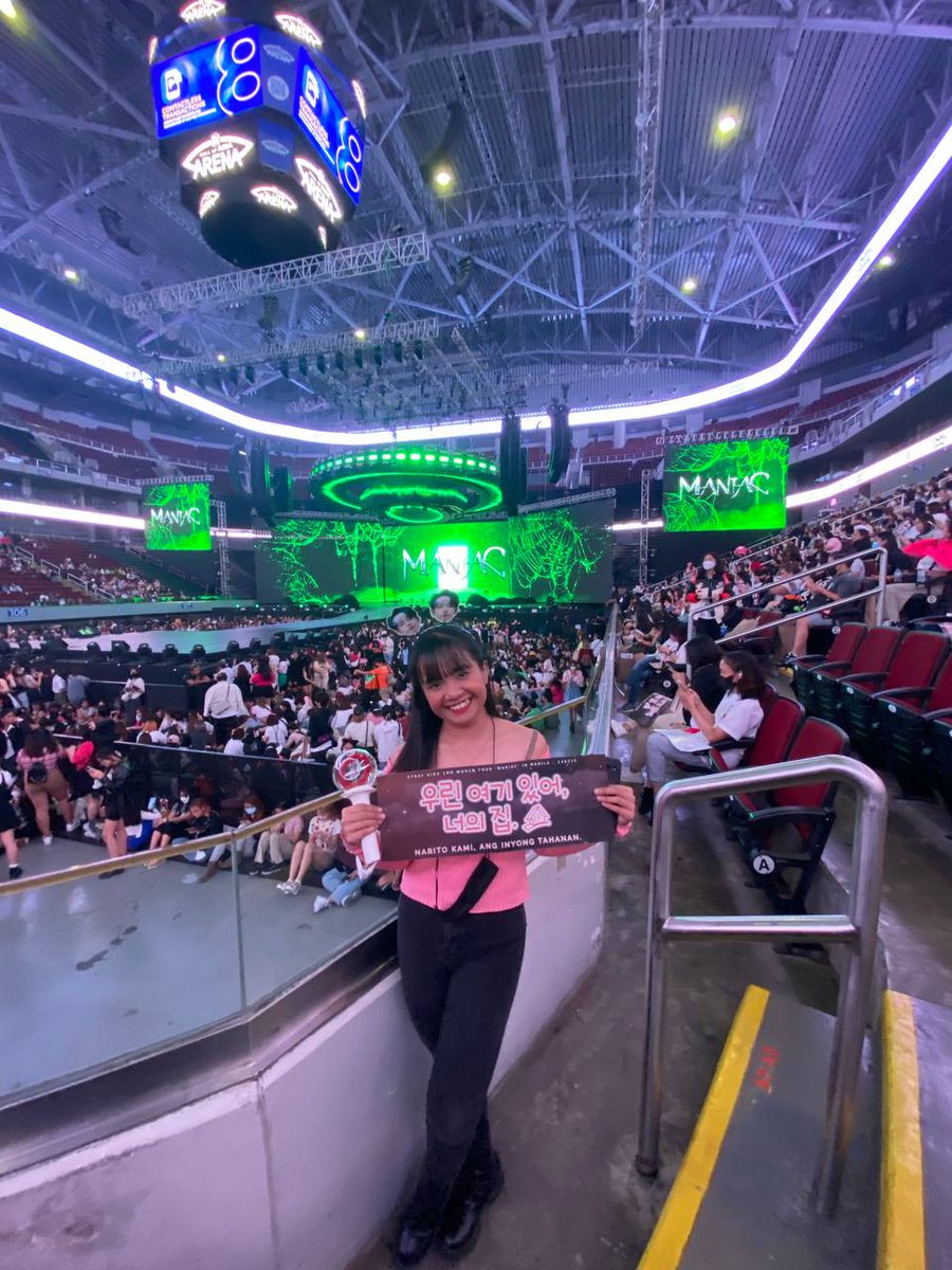 hyuneverse_'s tweet photo. This is the only whole body pic I have 🥰 https://t.co/fEYrhI2K6s