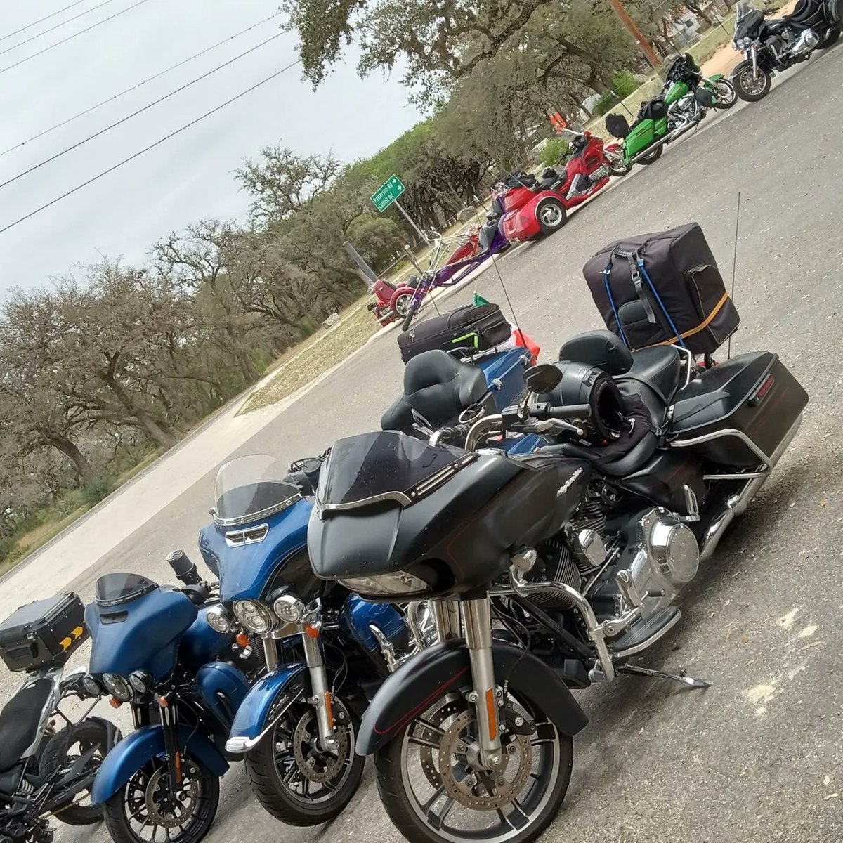 Great turnout this past week!  Vintage #Porsche club from Mexico, other car clubs, #bikers from all over, and #SpringBreakers!  

You can't resist the #threetwistedsisters. The temptation will suck you right in!

#springbreak #motorcycle #carclub #texashillcountry #frioriver