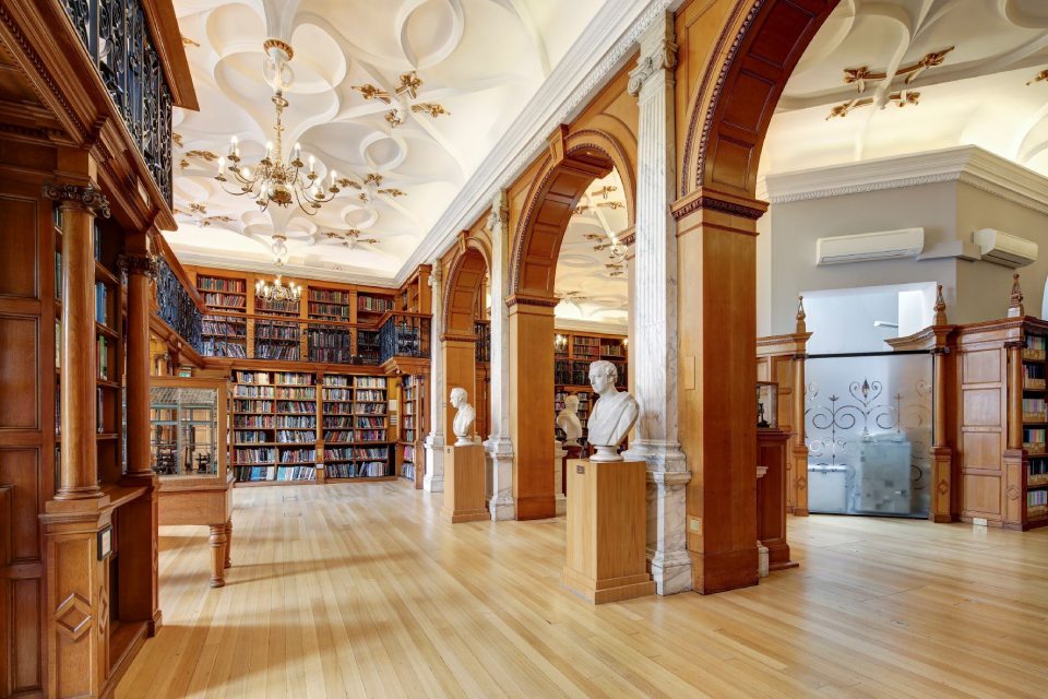 The Library at <a href="/OneBirdcageWalk/">One Birdcage Walk</a> is a historic gem that will charm your guests at receptions, themed parties, dinners and more. Great location, also accessible by river transport. Now that would be a great way to arrive!  
fal.cn/3wyMP
#eventprofs #venues #westminster