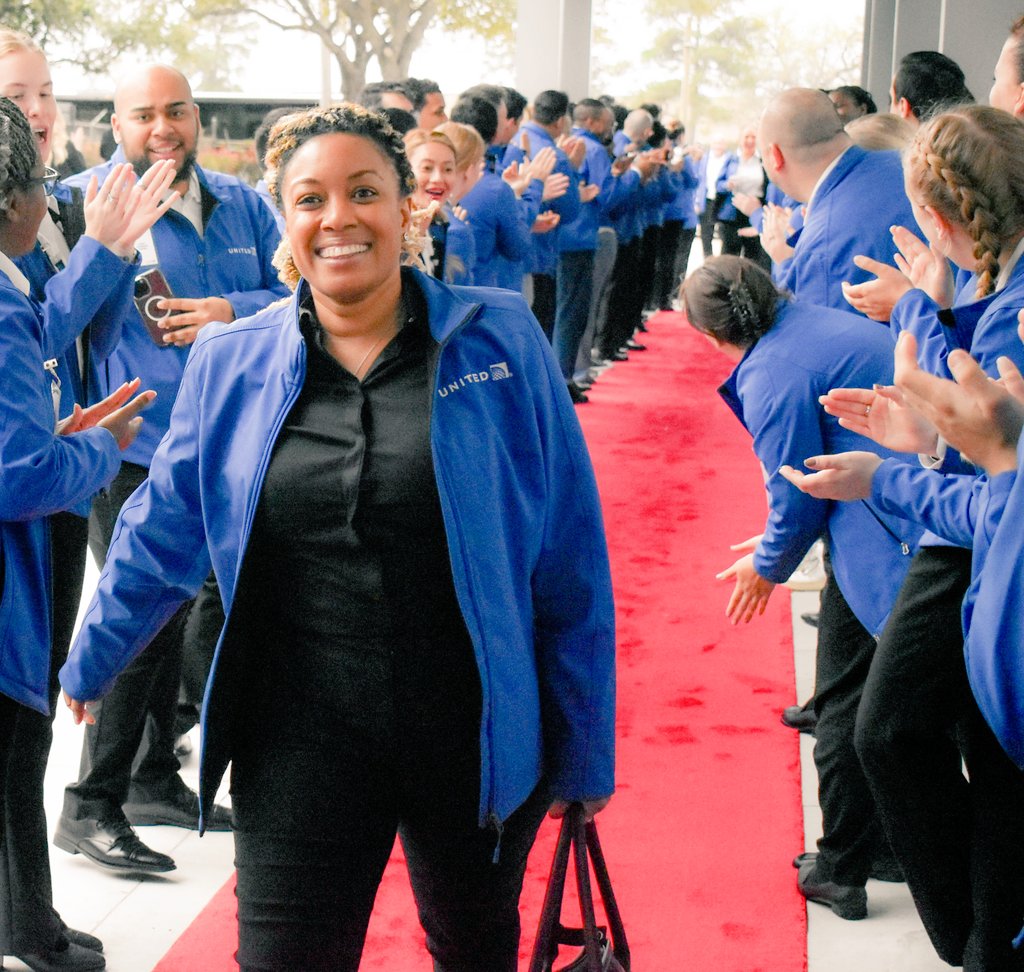 It's #TakeoffTuesday in Houston! Each week, we roll out the +75' red carpet (it's big!) to welcome more than 100 trainees as they pursue their wings. Did you know that United plans to hire more than 4,000 flight attendants this year? #United #IAHIT #goodleadstheway