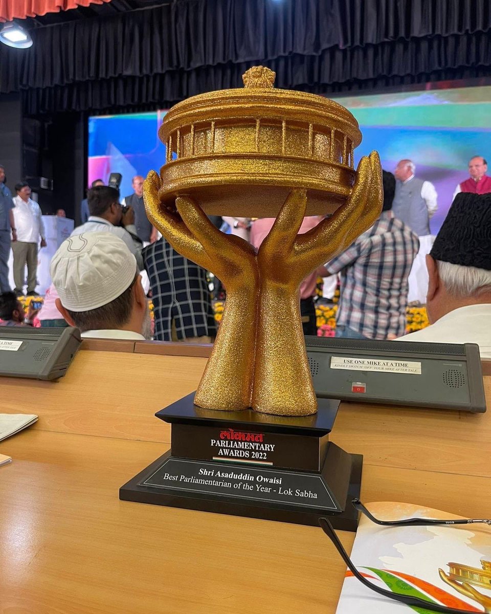 im_Sajidpinjari's tweet photo. What a delight to watch our Leader and honourable MP Barrister @asadowaisi Sahab getting the best Parliamentarian award by @lokmat at a glittering function held in New Delhi. @aimim_national https://t.co/SfRvUXJp0G