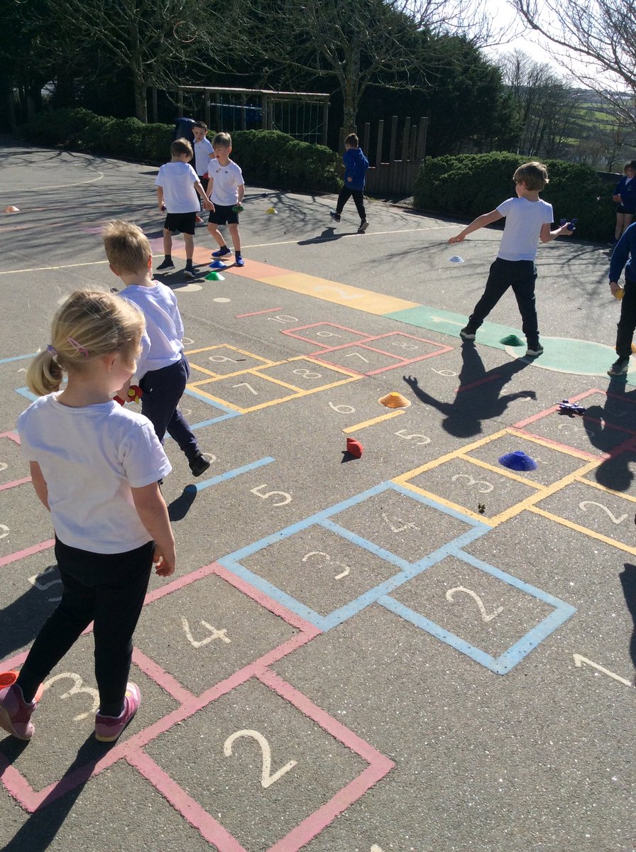 shortlanesend's tweet photo. In PE Kenwyn class have been practicing their underarm throw to a target. We scored over 70 points as a class! https://t.co/iCcpE0XdnK