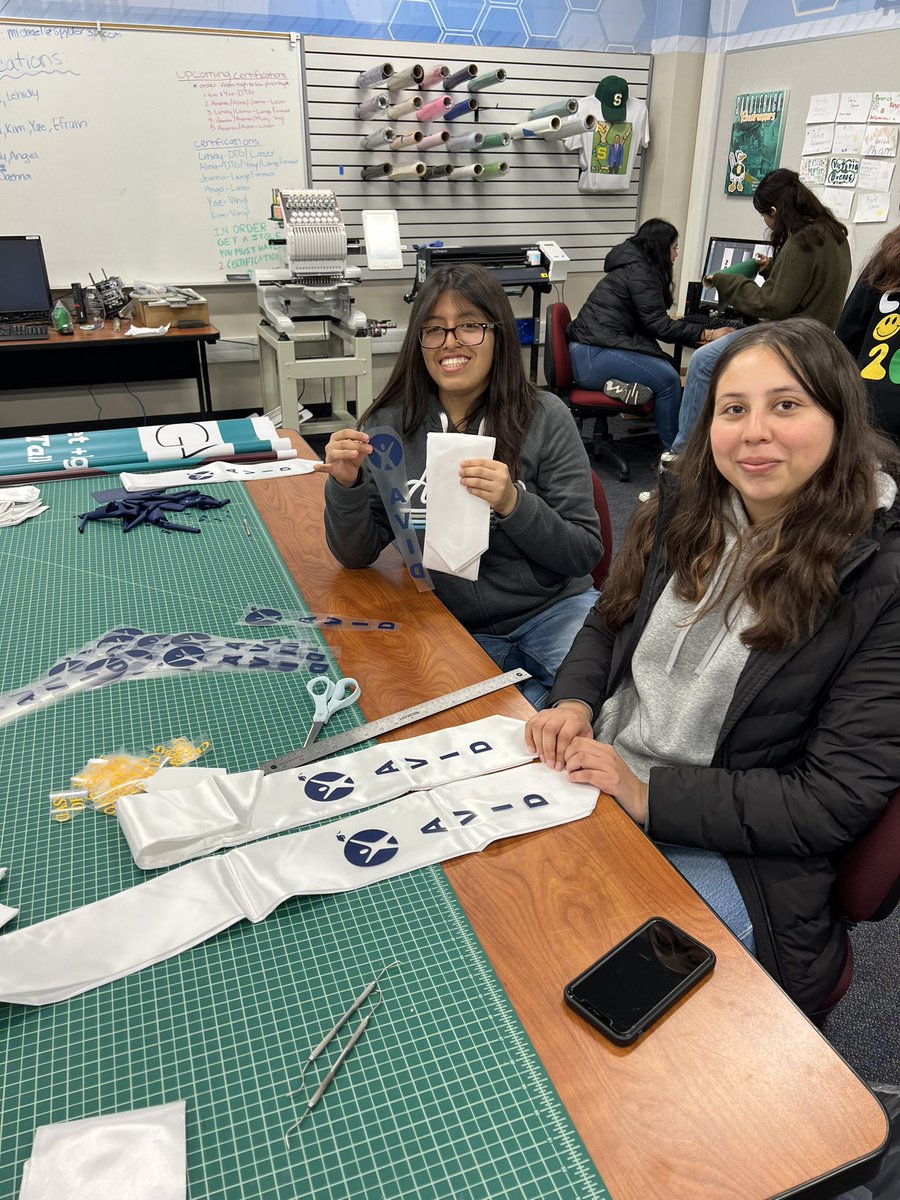 SaddlebackHS's tweet image. What happens when entrepreneurship and creativity collide? On any given day- our students are doing BIG things ⭐️ Our #SpyderLab knocking out some important projects for the @OCDeptofEd and our #AVIDFamily 👏🏽👏🏽👏🏽 #sausdgraduateprofile @SantaAnaUSD