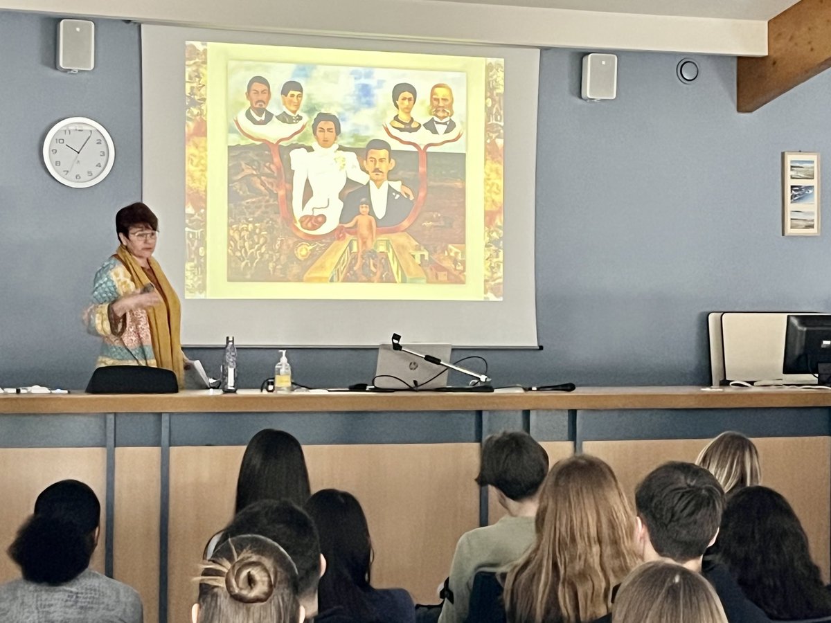 EEhamady's tweet photo. Les élèves de seconde #lyceejarennes tirent le fil ce matin de leur projet d’année « Amérique Latine » avec la conférence « Frida Kahlo, le courage et la passion » avec l’association l’Art en scène…L’éducation par le Beau. https://t.co/Dop12Zj9ZK