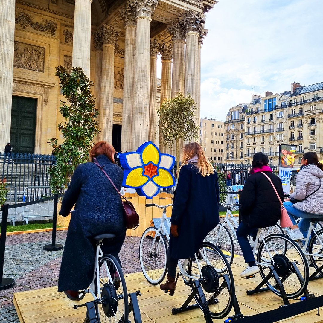 institut_curie's tweet photo. Top départ de notre campagne nationale #UneJonquilleContreLeCancer 
Jusqu'au 26 mars, partout en France, participez à nos opérations de solidarité et à notre course connectée. Et jusqu’au 18 mars, sur la place du Panthéon à Paris. 
Pour nous soutenir 
➡️ https://t.co/PWLN8P9UzE https://t.co/R8L4I0Alox