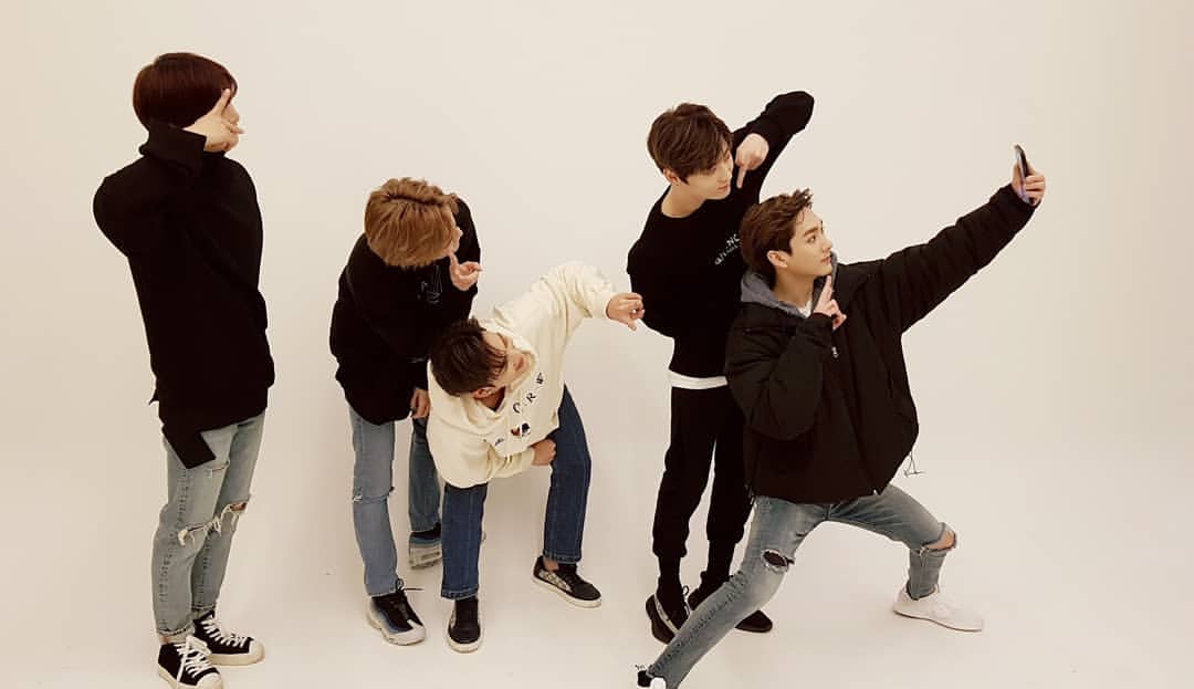 521S2113's tweet photo. 지금처럼그리운이름이아니라
#뉴이스트_데뷔11주년_축하해
언젠가는다시만나반가운이름이되었으면해
#NUEST_11th_SPRING
뉴이스트십일주년사랑하고축하해 https://t.co/BAN0bntQv7