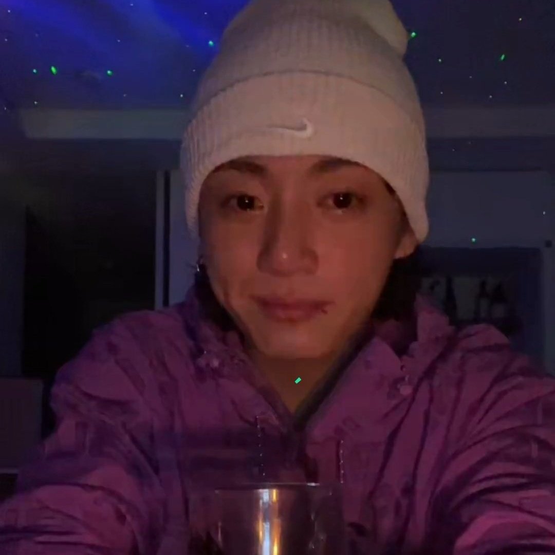 itsbtszone's tweet photo. i just want jungkook to know that he is the most precious and endearing guy ever.. he is a grown adult who knows what he is doing and the amount of love this man have for armys is beyond everything. he deserves the whole world :( https://t.co/hGdnzge0DF